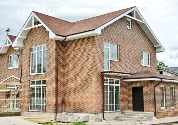 остекление большого кирпичного дома вид 8